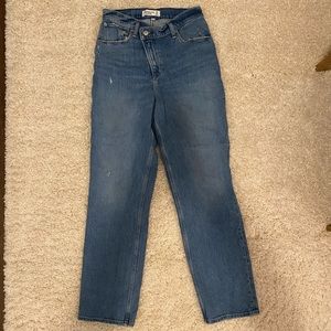 A&F Curve Love 90s Straight Ultra High Rise Jeans
